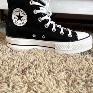 Women’s converse platform shoes size 7 not worn once brand new